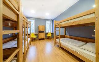 Хостелы Friday Hostel Одесса Кровать в общем номере с 5 кроватями-4