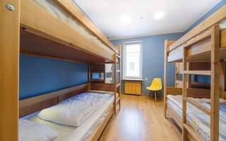 Хостелы Friday Hostel Одесса Кровать в общем 6-местном номере для мужчин и женщин-3