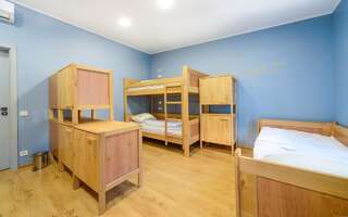 Хостелы Friday Hostel Одесса Кровать в общем номере с 7 кроватями-4